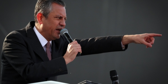 CHP Lideri Özgür Özel’den sert çıkış: ‘Erdoğan’ın tarafı zenginler, bizim tarafımız halk’