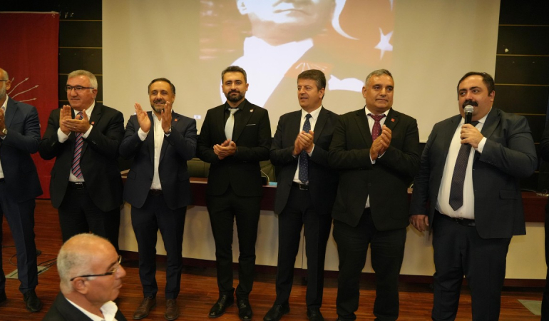 CHP Adıyaman Örgütü, Merkez İlçe Kongresi’nde sandık başında: Buluş beyaz ve Kılınç mavi listeyle yarışıyor  - Videolu Haber
