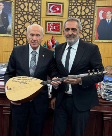 Türkücü Yavuz Bingöl’den Bahçeli’ye anlamlı ziyaret: Horasan Erenleri Dergâhı Cemevi 11 Ekim’de açılıyor