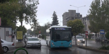 Adıyaman’a beklenen yağmur yağdı: Yollar göle döndü   - Videolu Haber