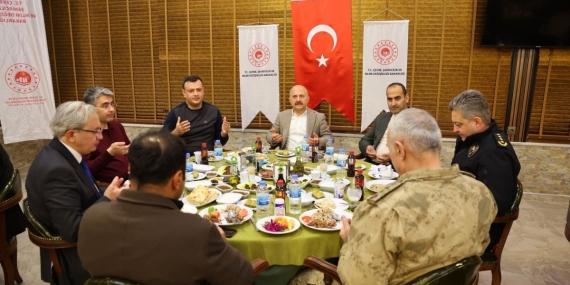 Vali Varol, Çevre ve Şehircilik İl Müdürlüğü personeliyle iftarda